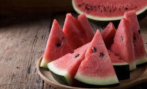 群头吃瓜,揭秘网络社交圈的趣味瞬间